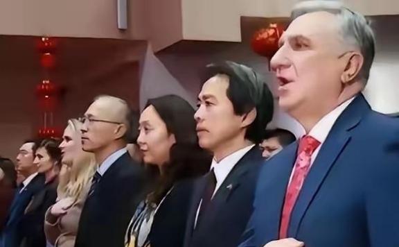 乌克兰独立后，大量科学家被中国“接纳“。 这些人到了中国，开口第一句话不是问给多