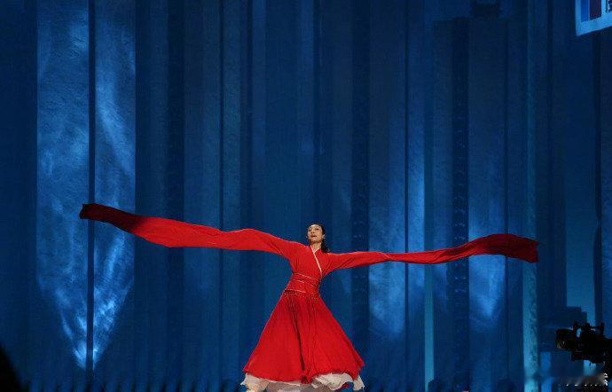 陶昕然撞脸大先生女儿 救命！陶昕然和大先生女儿太像了，甜酷气质拿捏得恰到好处，越