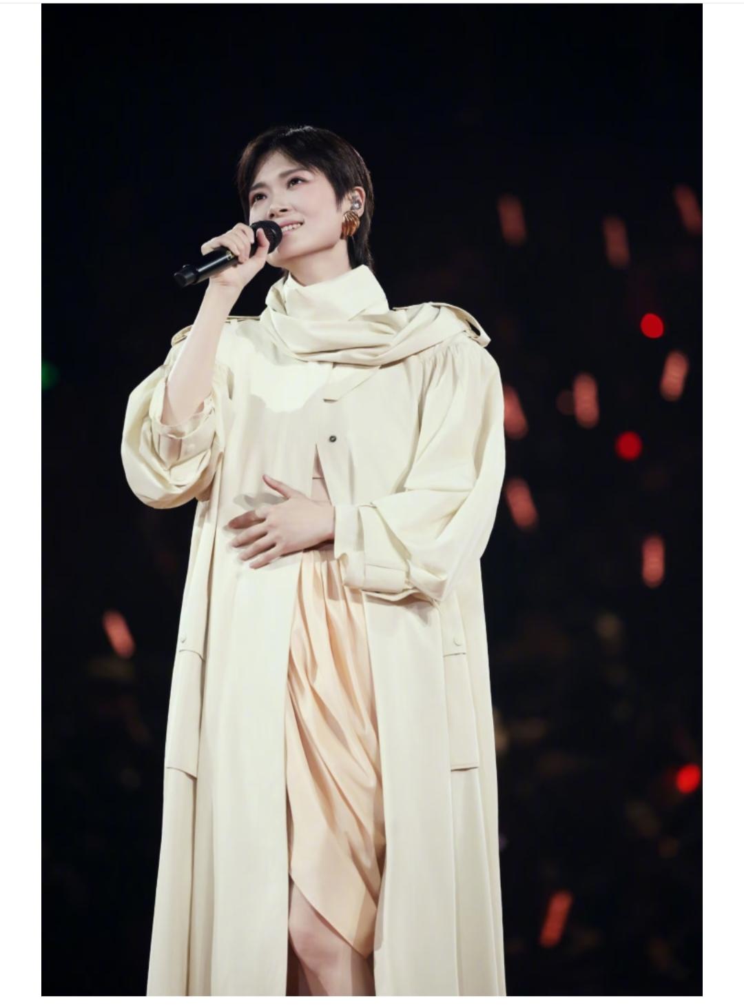 李宇春，越来越有女人味。