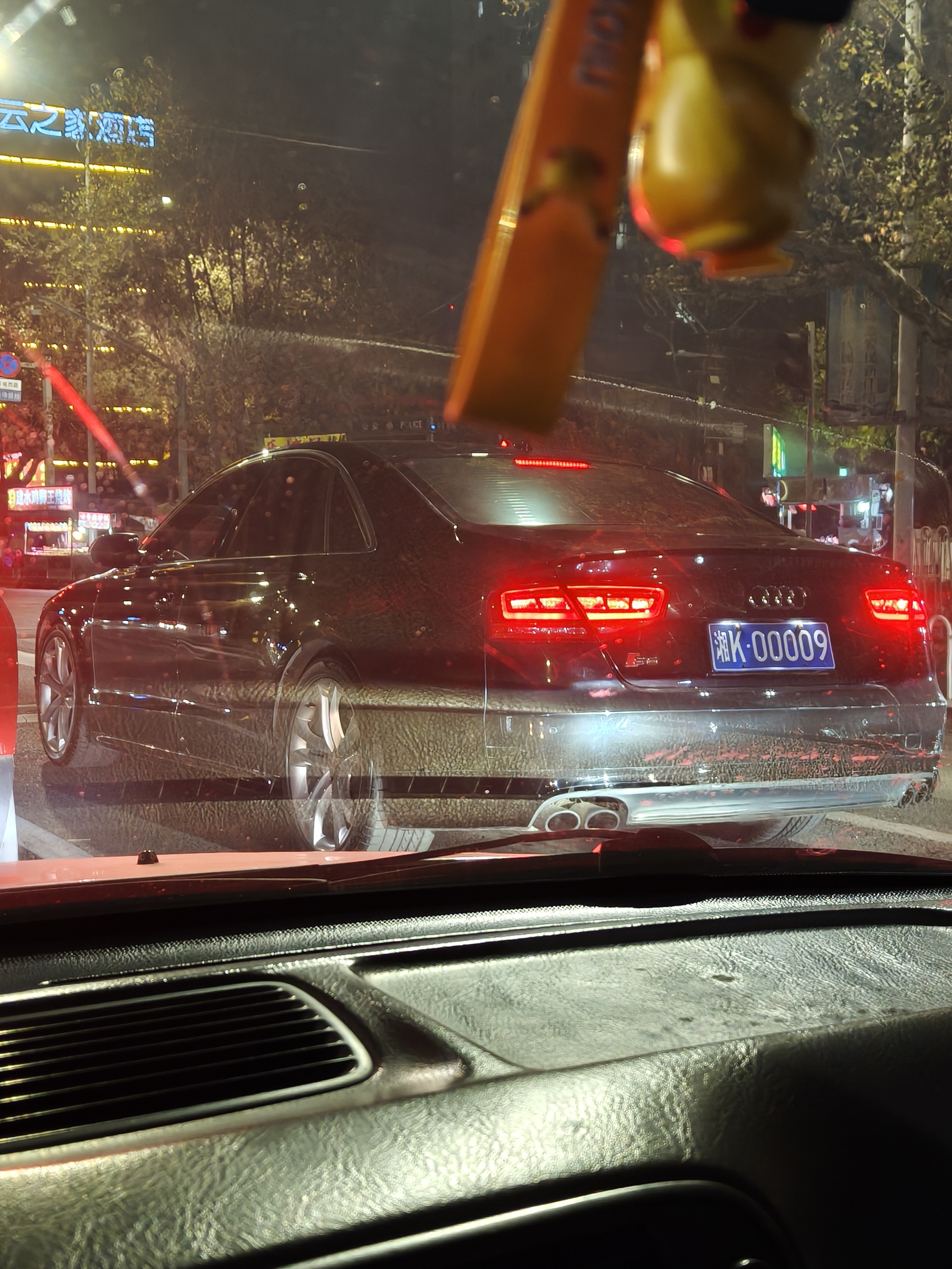 这两天拍的，昆明某看守所里好多髮车和牢大mpv，图8这个车况太好了啊