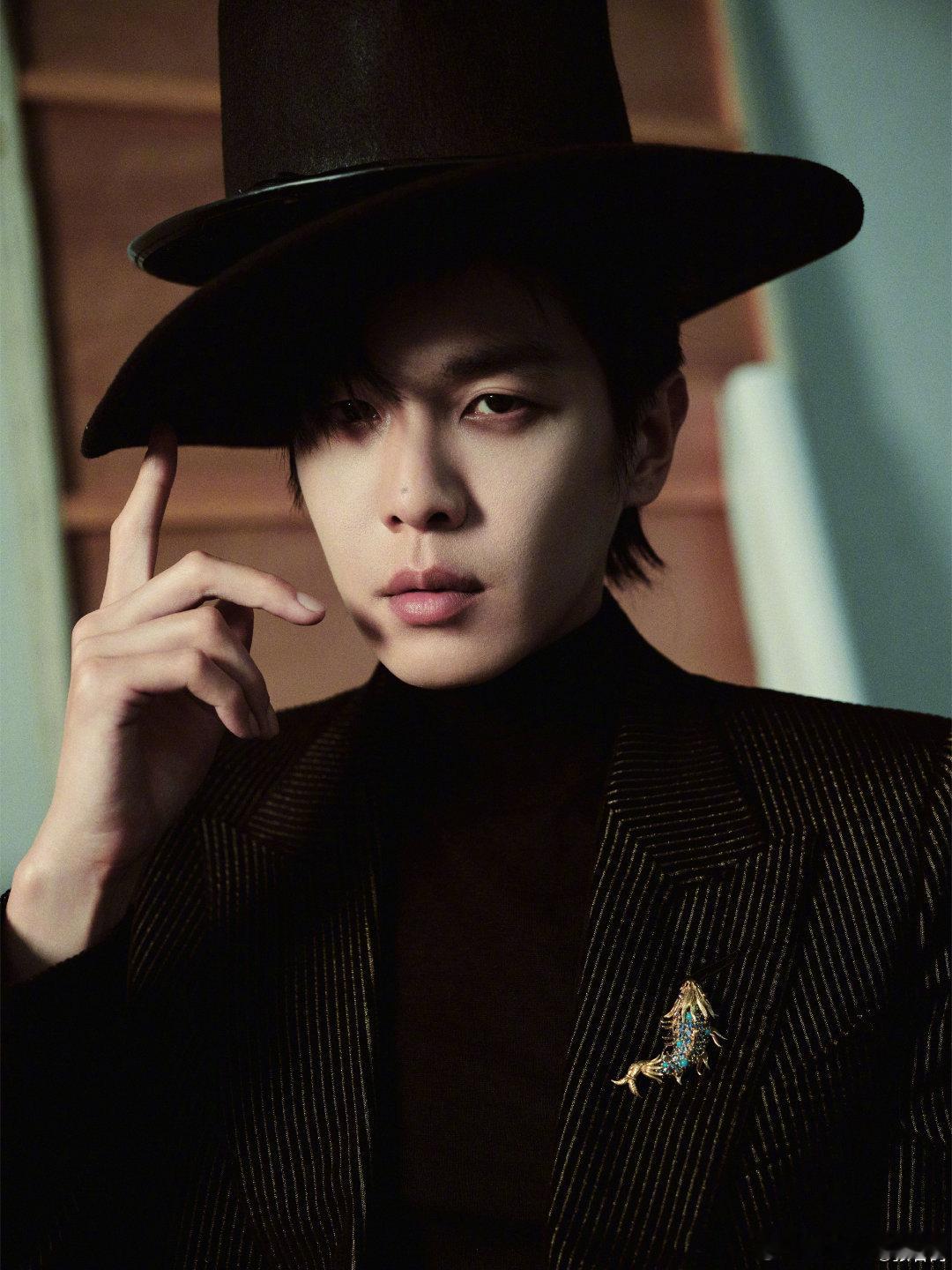 明年开始卷谍战了张若昀和王倦再次合作 千里江山图这配置有点东西，这么多谍战片真的