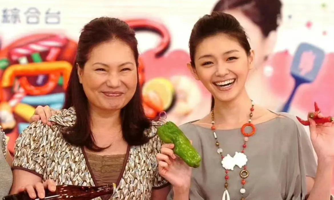 大s前夫再婚，大s妈妈只希望俩人能对两个孩子好，而张兰对这个儿媳寄予厚望。

徐