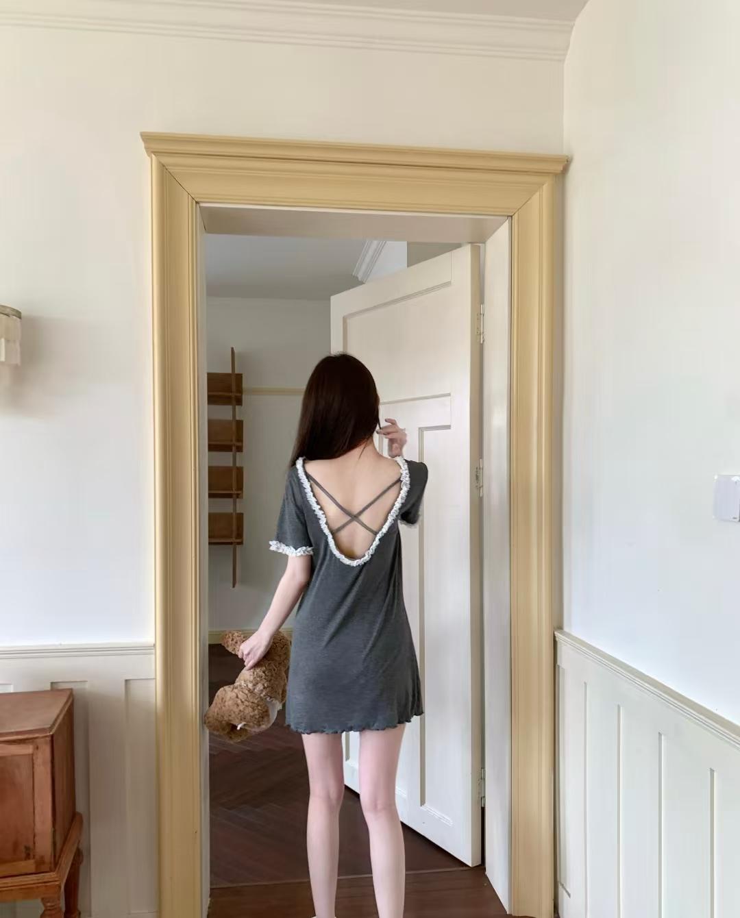 最大的遗憾是
“一直在遗憾以前的遗憾”
“或许遗憾才是人生常态吧.”
我总觉得有