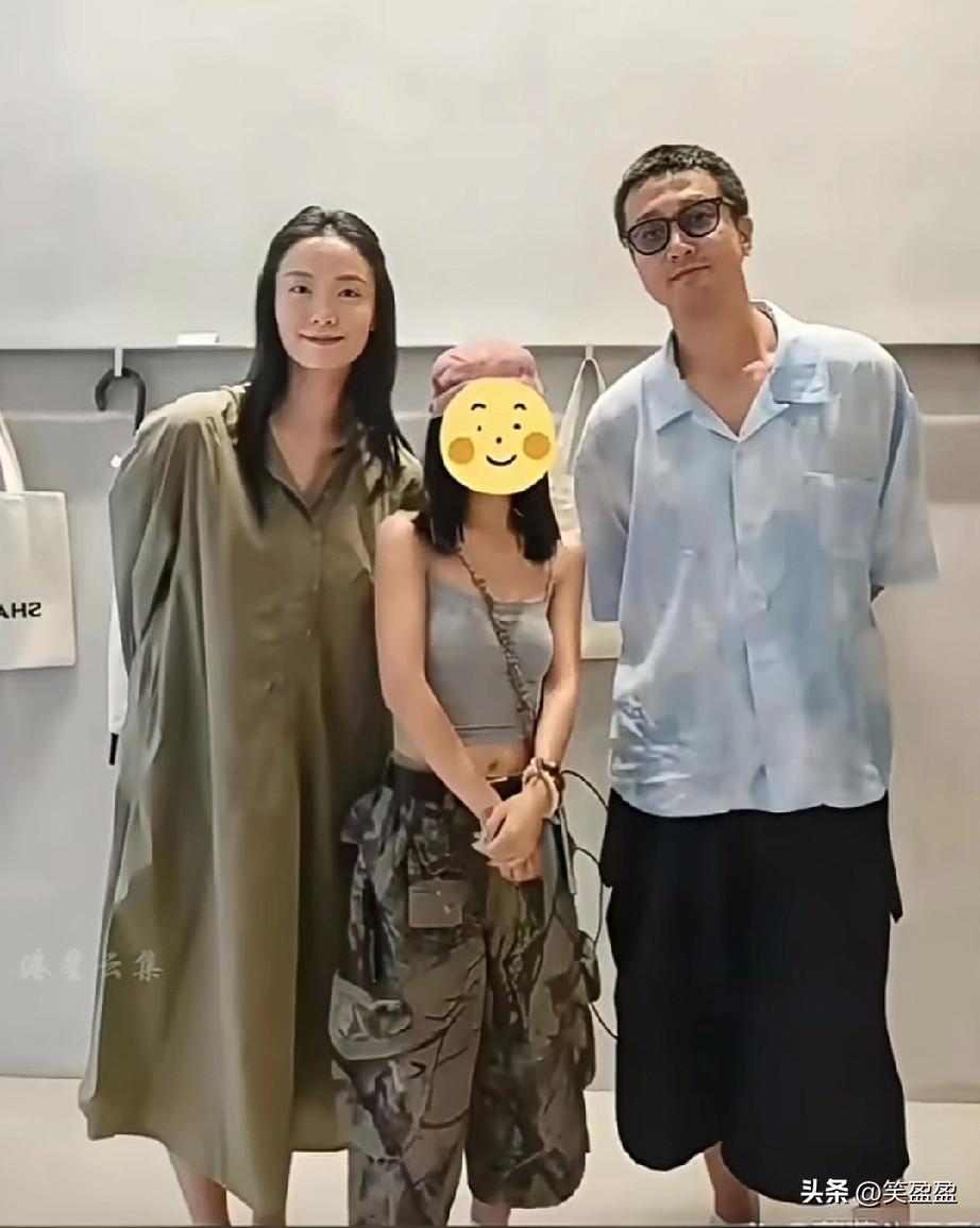 “名导收割机”齐溪与影帝王传君因2019年拍摄电影《莫尔道嘎》相识相恋，她曾是《