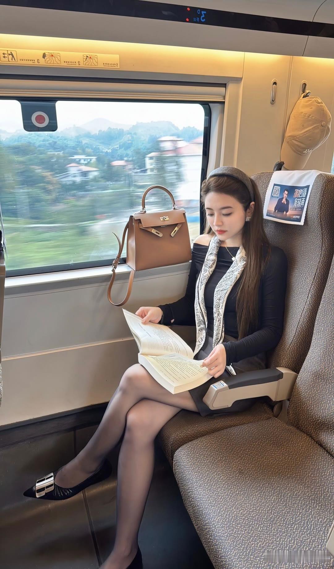 晒图笔记大赛在高铁上能静下心来看书吗？