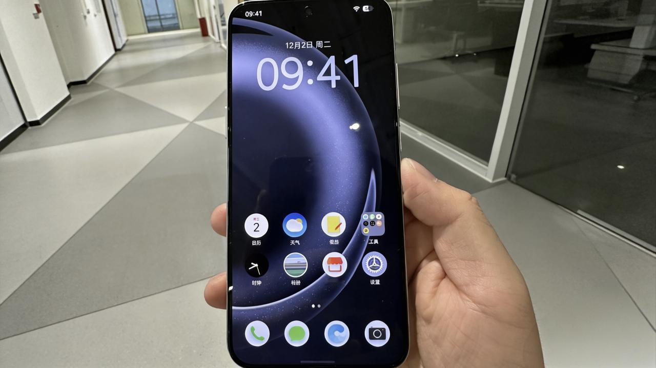 豆包手机火了！不用点APP直接下单，大厂高管连夜开会，这手机要革谁的命？
 
最