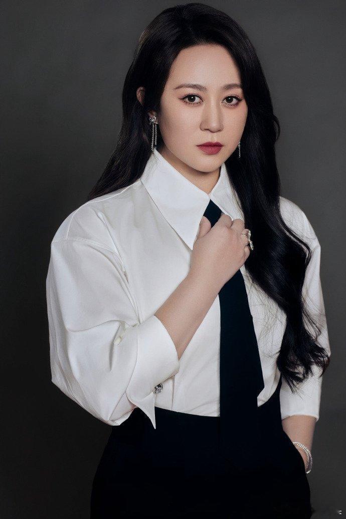 马丽成功女人的背后是她自己马丽真的靠自己活成了大女主！搞笑时是全场快乐源泉，聊起