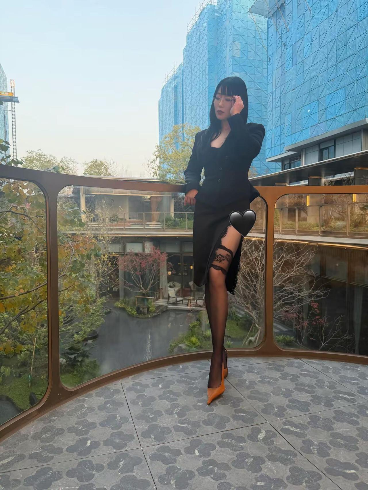 出生，求你放过我，别举报我了黑色系穿搭 女性魅力 御姐风 腿精本精 日系穿搭