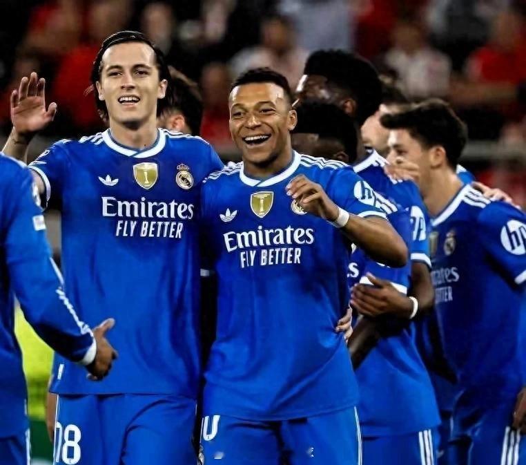 欧冠赛场皇马客场4-3险胜奥林匹亚科斯，姆巴佩上演神奇表现，7分钟内完成帽子戏法