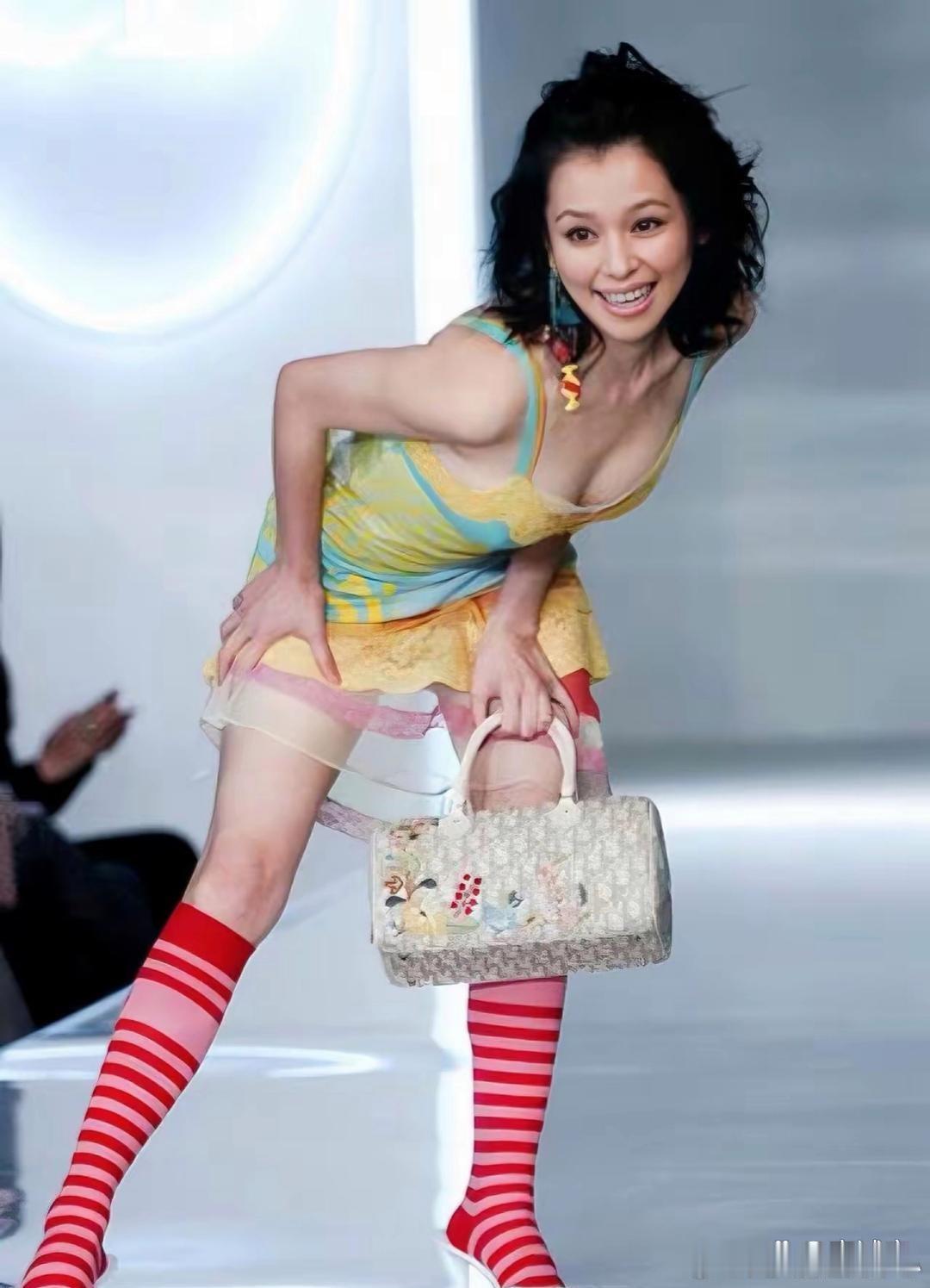 徐若瑄这早期考古照也太灵动娇俏了，谁看了能不沦陷？ 