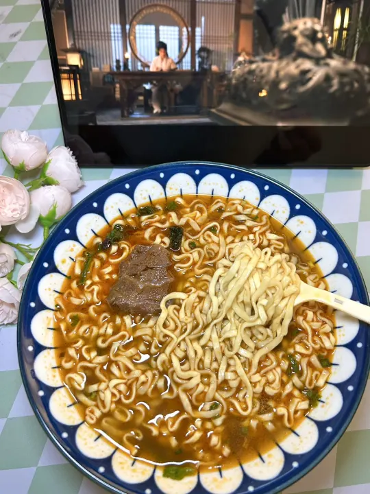 泡面现在都这么高大尚了吗😅