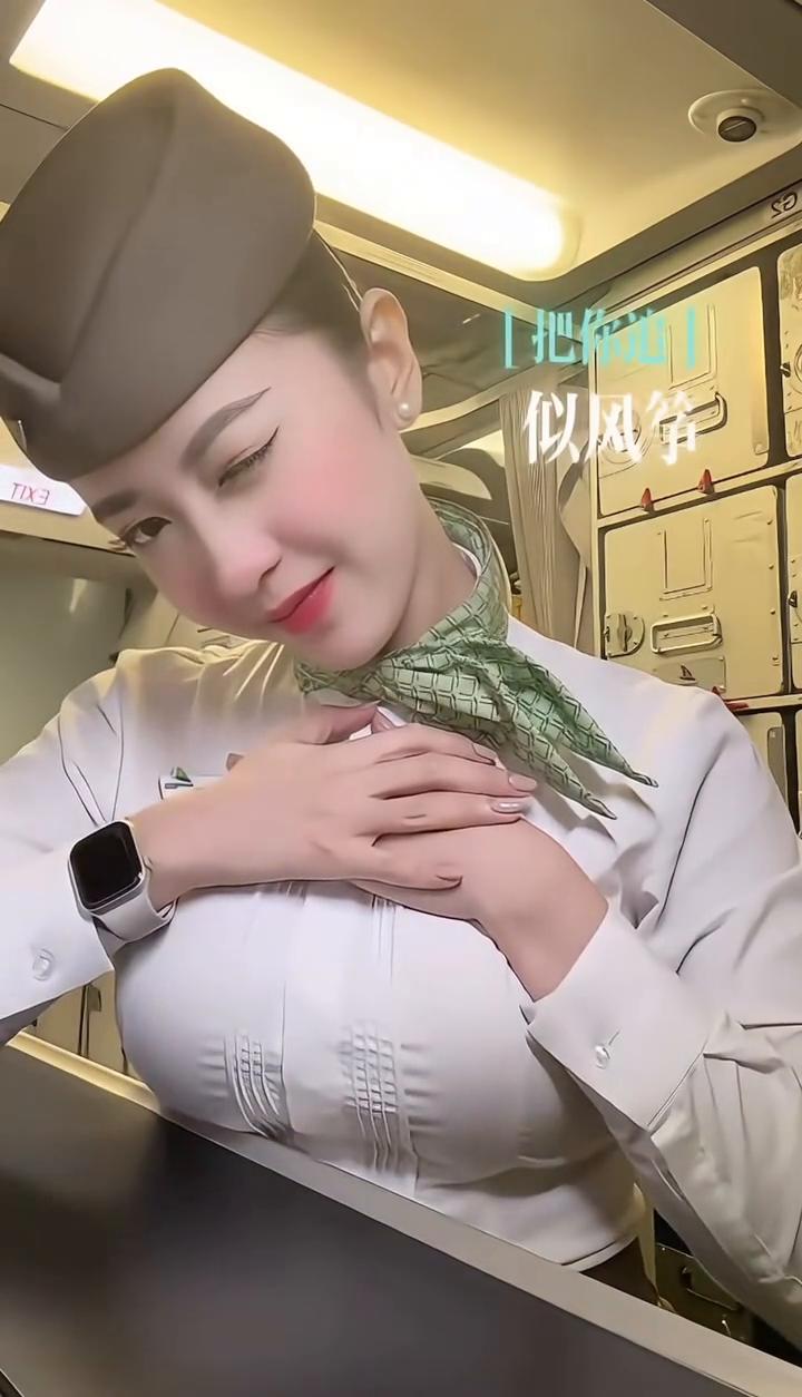 愿晚风心甲吹，似风筝把你心。愿等你一辈子，梦里归家那一扇灯。