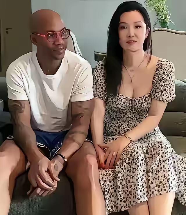 马布里，真正的人生赢家。2023年，马布里结束了与前妻21年的婚姻。前NBA著名