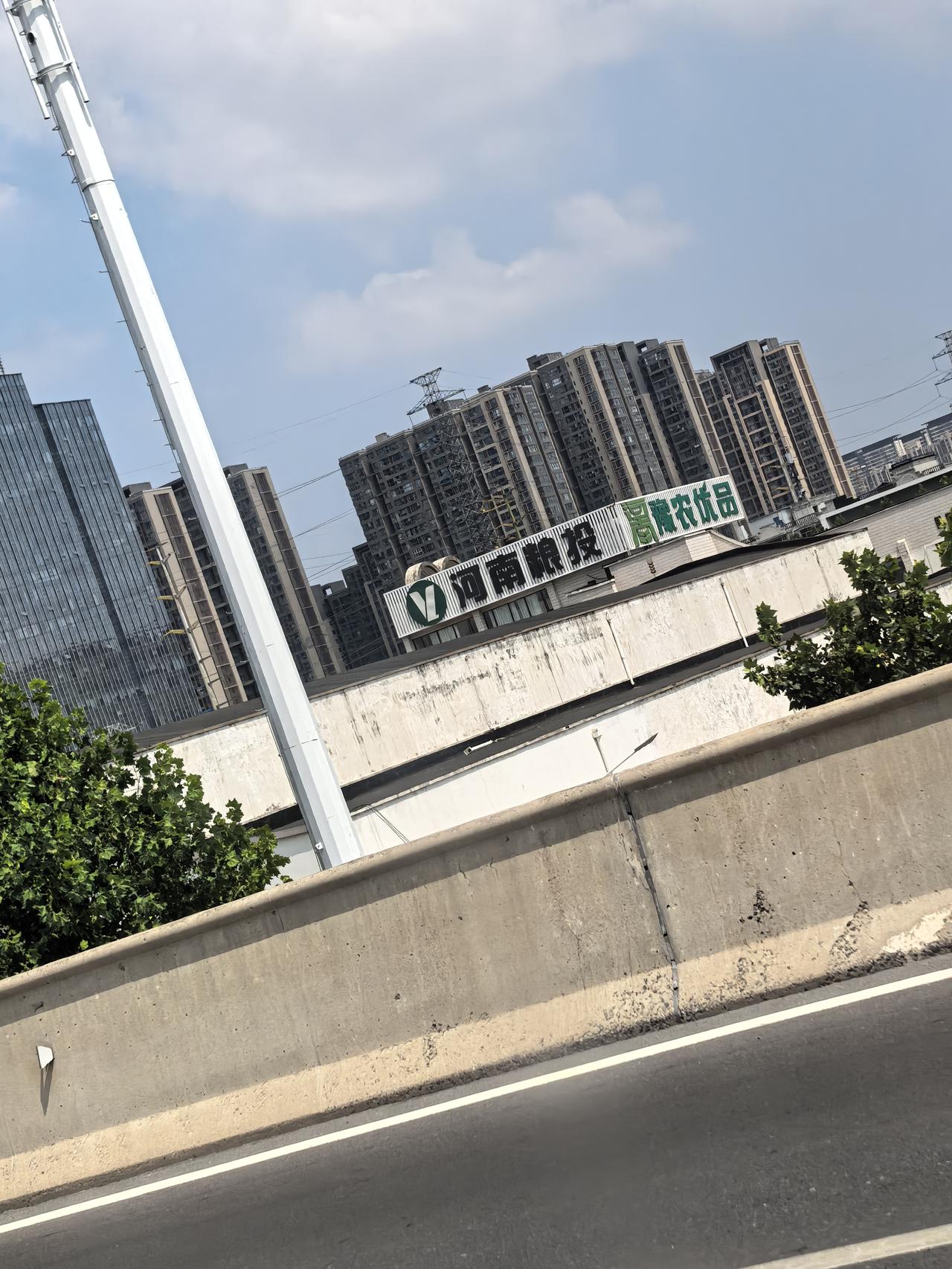 这一片仓库，现在也是好地块了，建成生活区