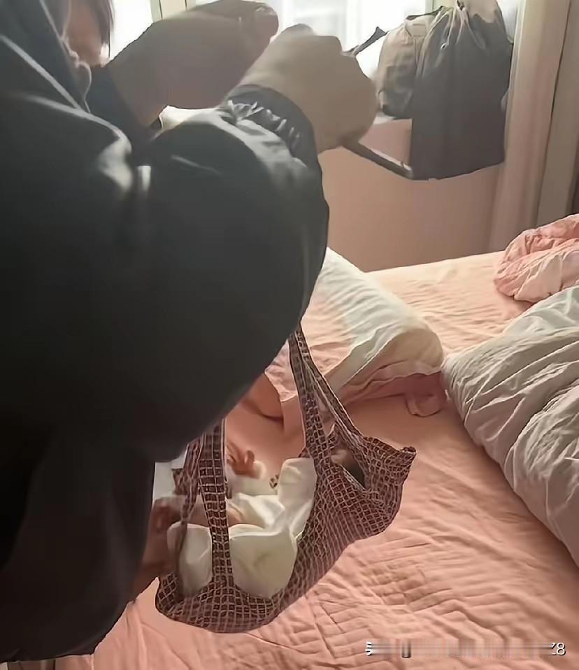 出生仅4天！南京女婴遭上门称重秤砣砸中，全家复查泪崩
 
她才刚出生4天啊！4月