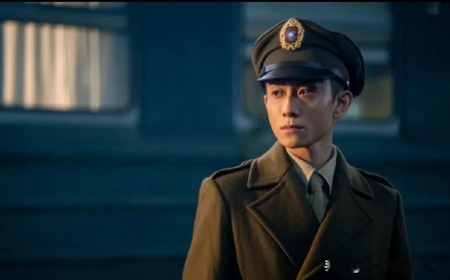 《局中人》绝非一部普通的谍战剧，它如同一道充满魔力的菜肴，令人难以抗拒。这部剧在
