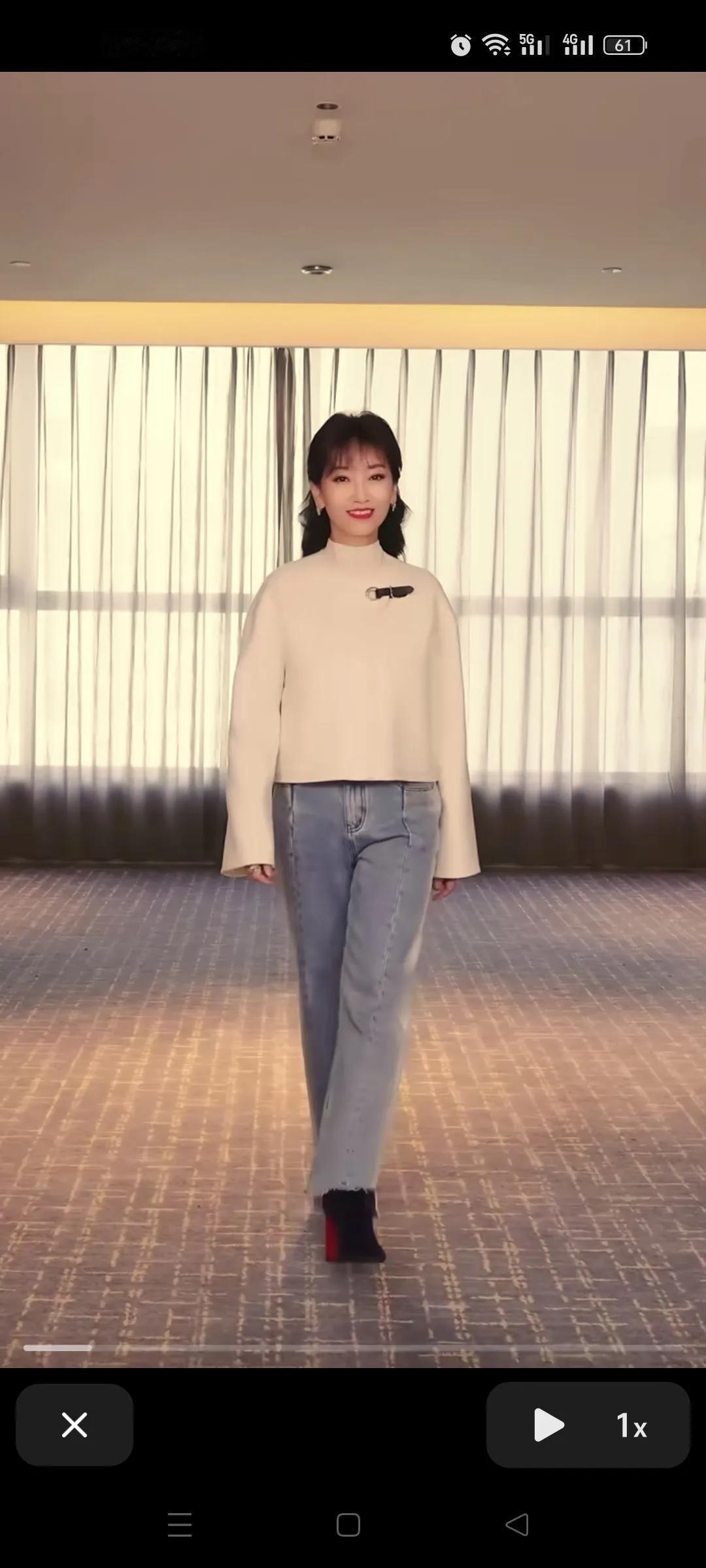 这马面裙[赞]自带的富贵气
真会魔法！！怎么能保持那么年轻！！
我女辈楷模
女人
