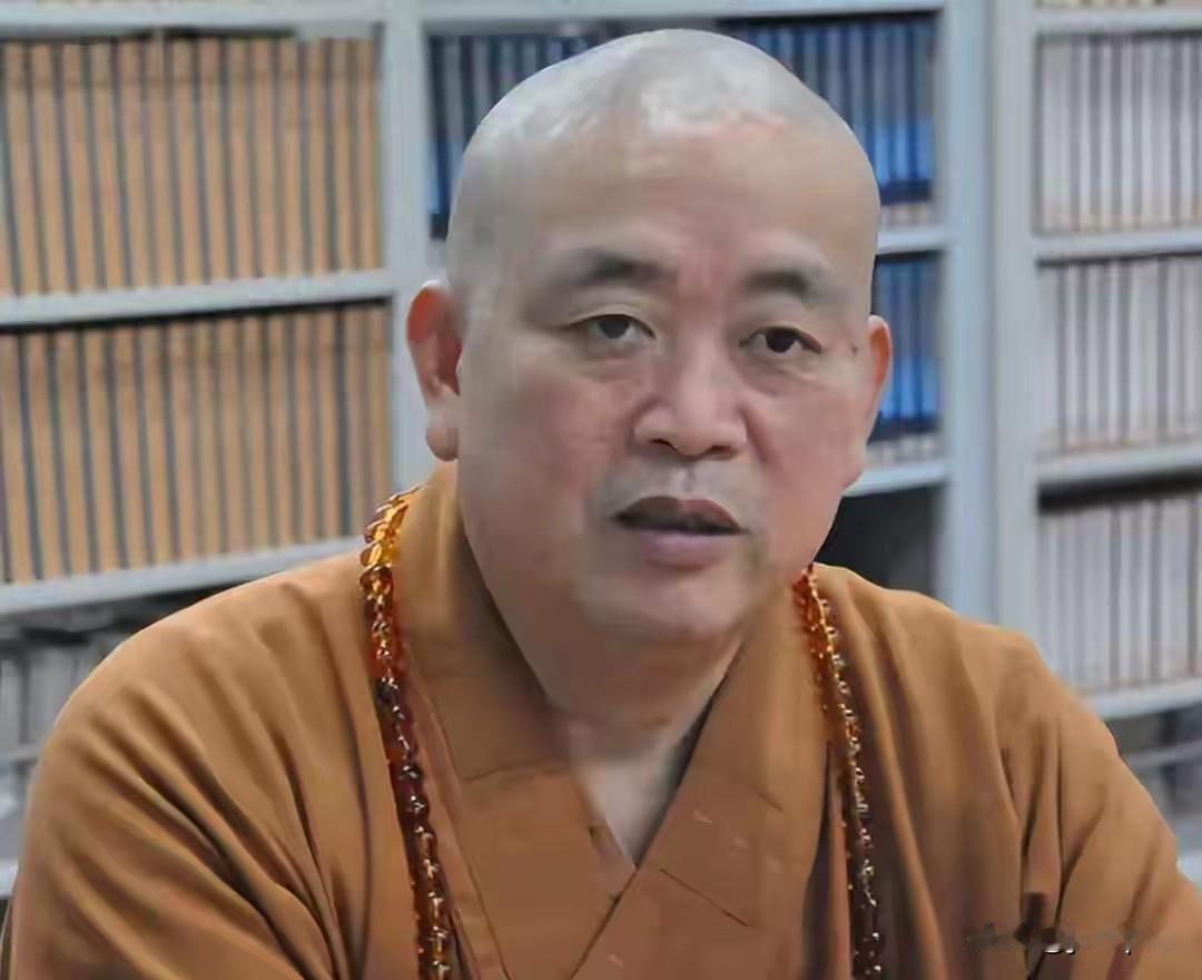 那个坐在联合国主席台上念经的方丈，现在蹲在牢里数铁窗。

24年，一天都不能少。