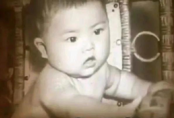 真应了一句话，小时候长得不咋样，长大了，不是帅，就是漂亮，他今年70多岁了，是我