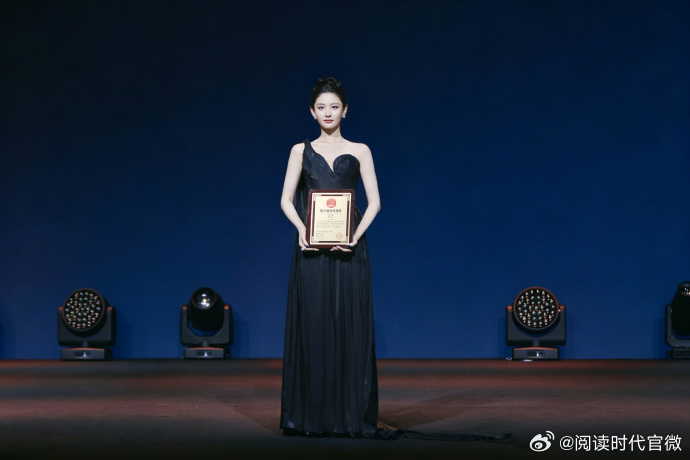 买股赵晴赵晴发展方向 新生代的女演员里面完全可以买股赵晴，古装的颜值很好看，演技