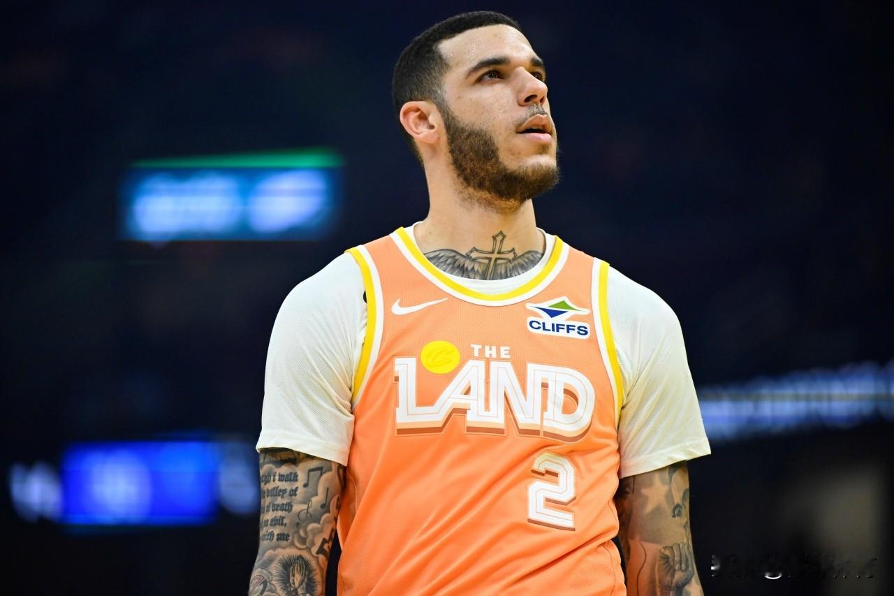 骑士失算了！换来朗佐鲍尔根本没啥作用，数据太差了：

1、朗佐鲍尔上赛季在公牛的