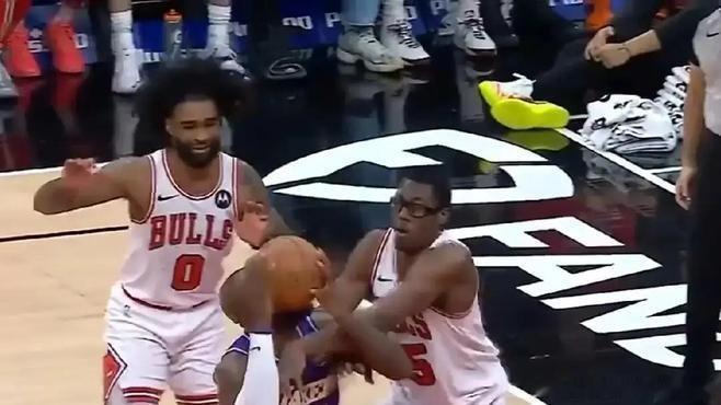 《恐怖的冲击力！科比怀特谈詹姆斯：“勒布朗的冲击力太恐怖了。”“当他冲进篮下。”