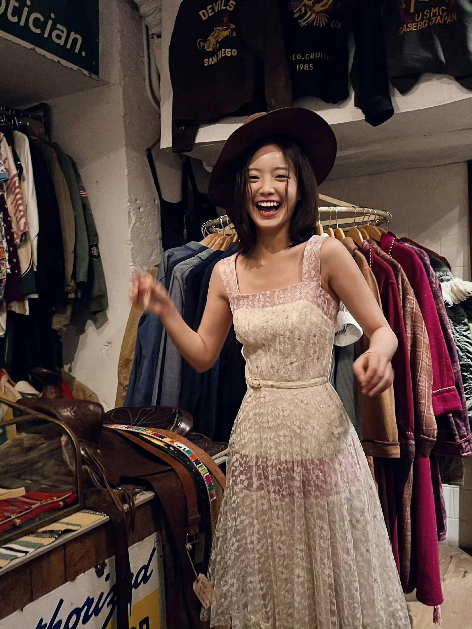 李庚希的人生真的可以算顺风顺水了吧，出道作就是为自己量身定做，24岁夺得影后，小