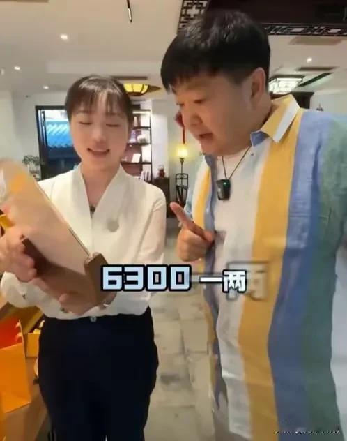 杭州人恐怕始料未及，还没从机器人上春晚的热度中自拔出来，就被龙井高价茶当头一棒。