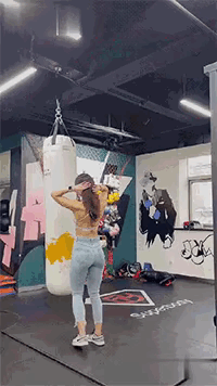 图1：小姐姐的学费是不是白交了啊，都觉得学错方向了。
图2：过于自信，就是失败的