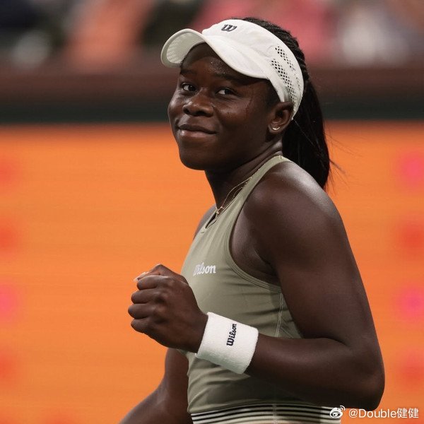 【桑托罗：姆博科可能成为女版阿卡】 “她没有任何短板，看她打球真是一种享受！她有