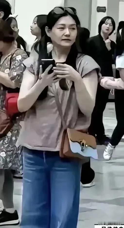 看大S这半辈子

跟黑人谈恋爱
跟仔仔谈恋爱
跟蓝蓝谈恋爱
跟汪憨憨闪婚

不管