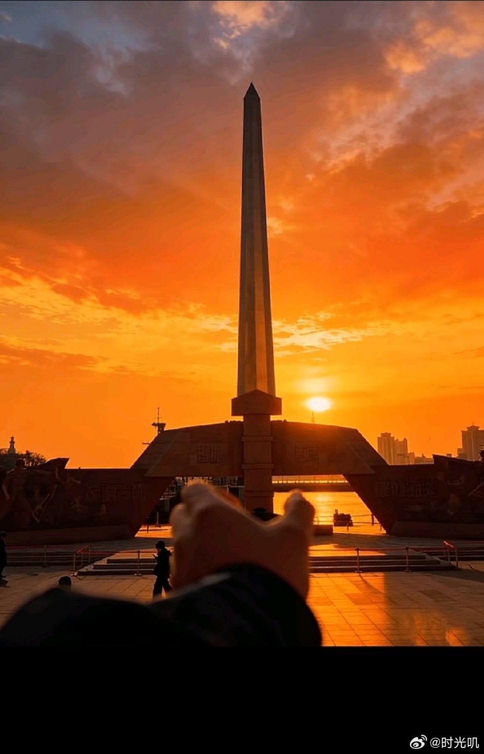 晚安 共和国最锋利的剑是人民，最强的盾亦是人民。 