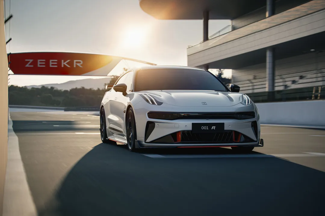 单车利润1.1万！车市卷，吉利挣得更多了？