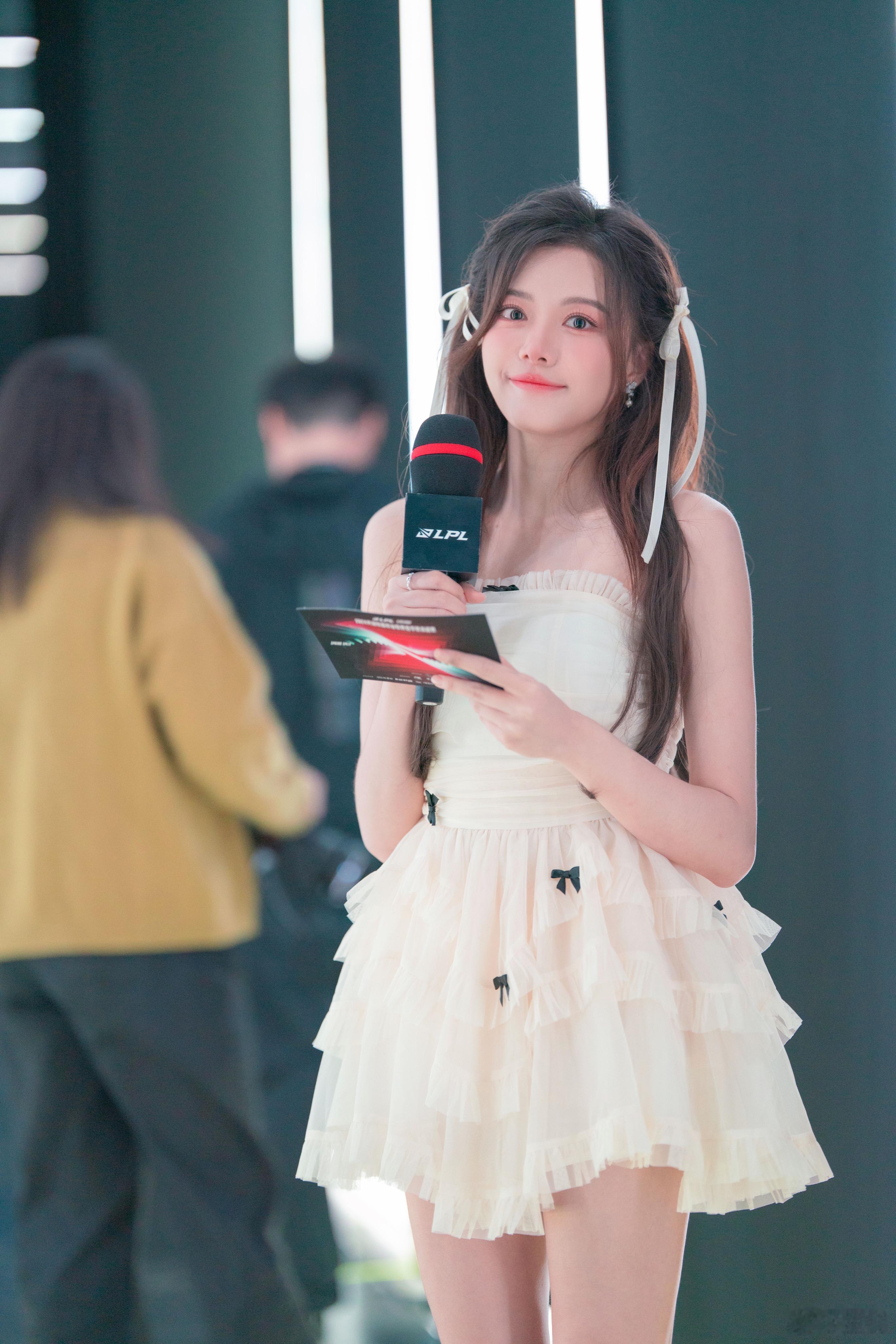 骆歆 🎤 2024LPL春季赛，香香软软的驼子姐 ​​​
