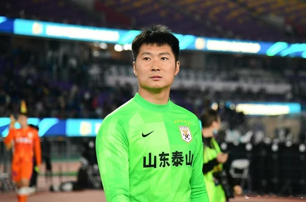 前山东泰山实力派门将韩镕泽完成转会事宜，即将加盟辽宁铁人，新赛季将身披新东家战袍