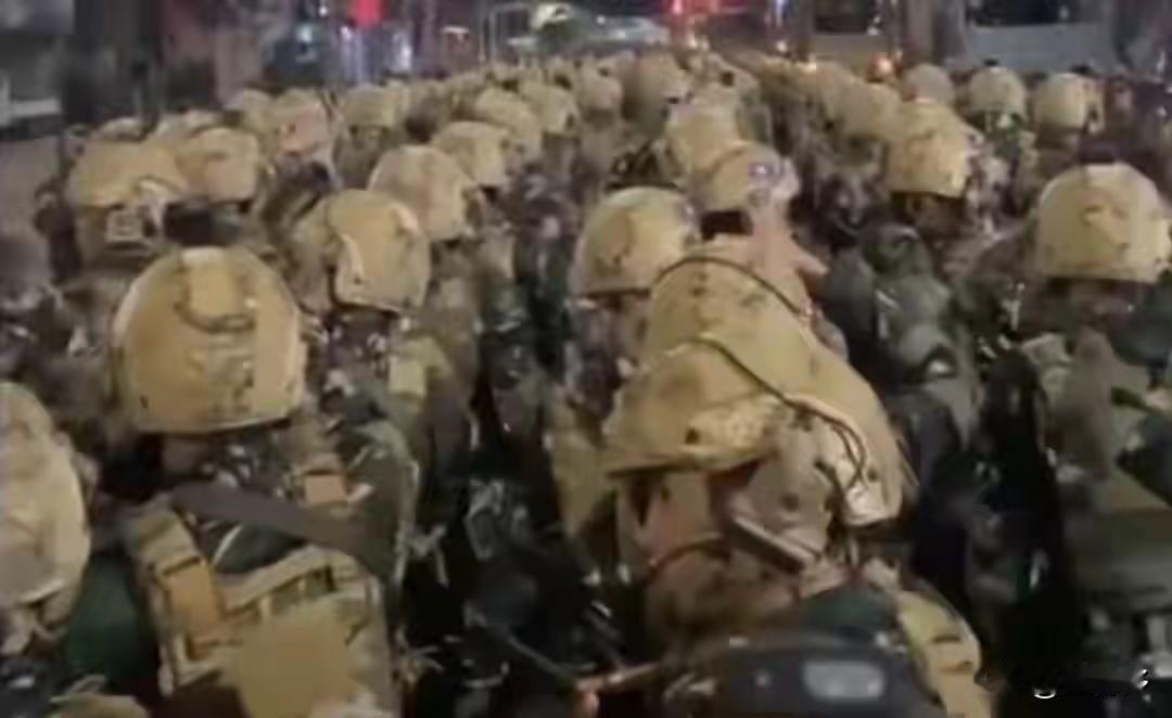 老挝上万大军援泰助柬？真相打脸！穷到靠T-34坦克撑场面，哪来的胆子下场？
 