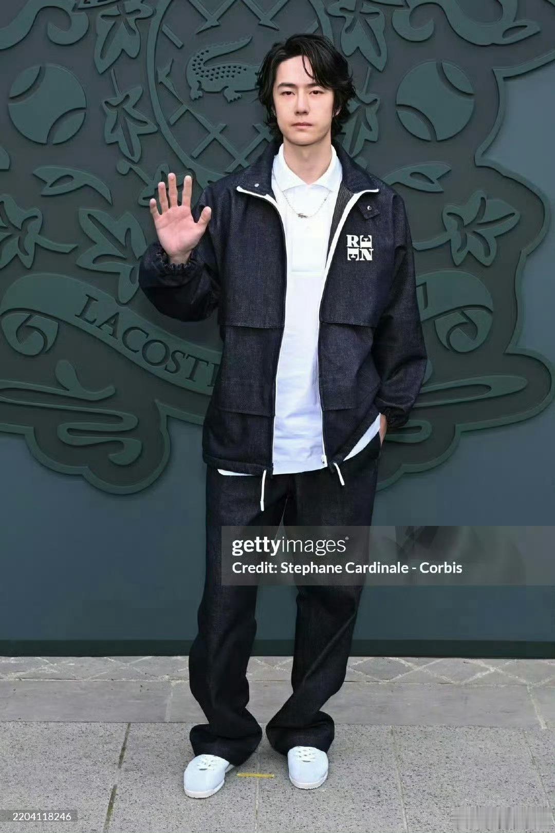 王一博精修生图对比王一博生图精修差距 王一博生图精修差距大吗 ​​​
