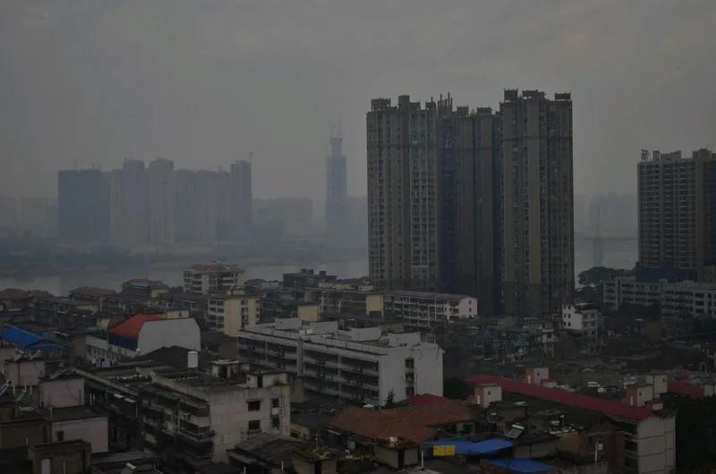 美丽长沙
春舞灵蛇耀星城，
湘江两岸尽朝辉。
月光皎洁映玉兔，
市民观光游客盈。