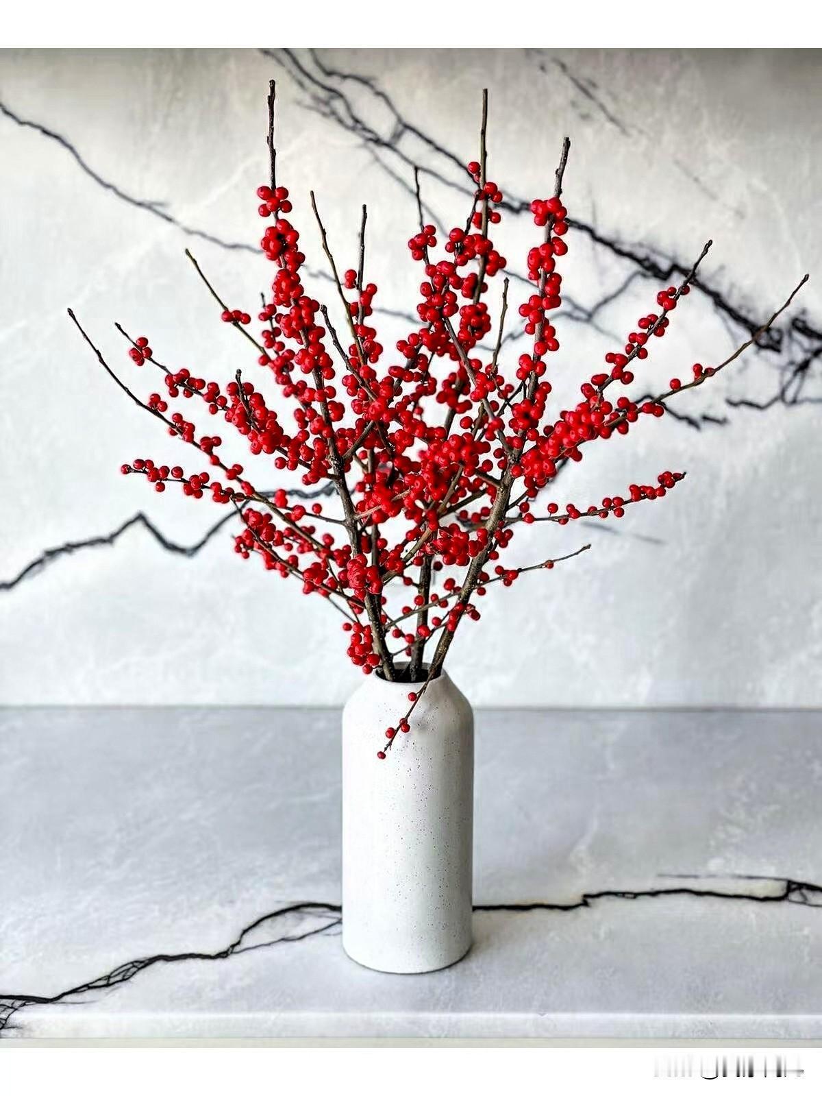 不想参与的饭局，委婉拒绝不内耗；
不想回应的话题，轻轻转场不纠结；
不想迎合的攀