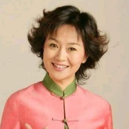 1999年， 鞠萍 向丈夫提出了离婚，丈夫同意离婚，却让她二选一，孩子和财产只能