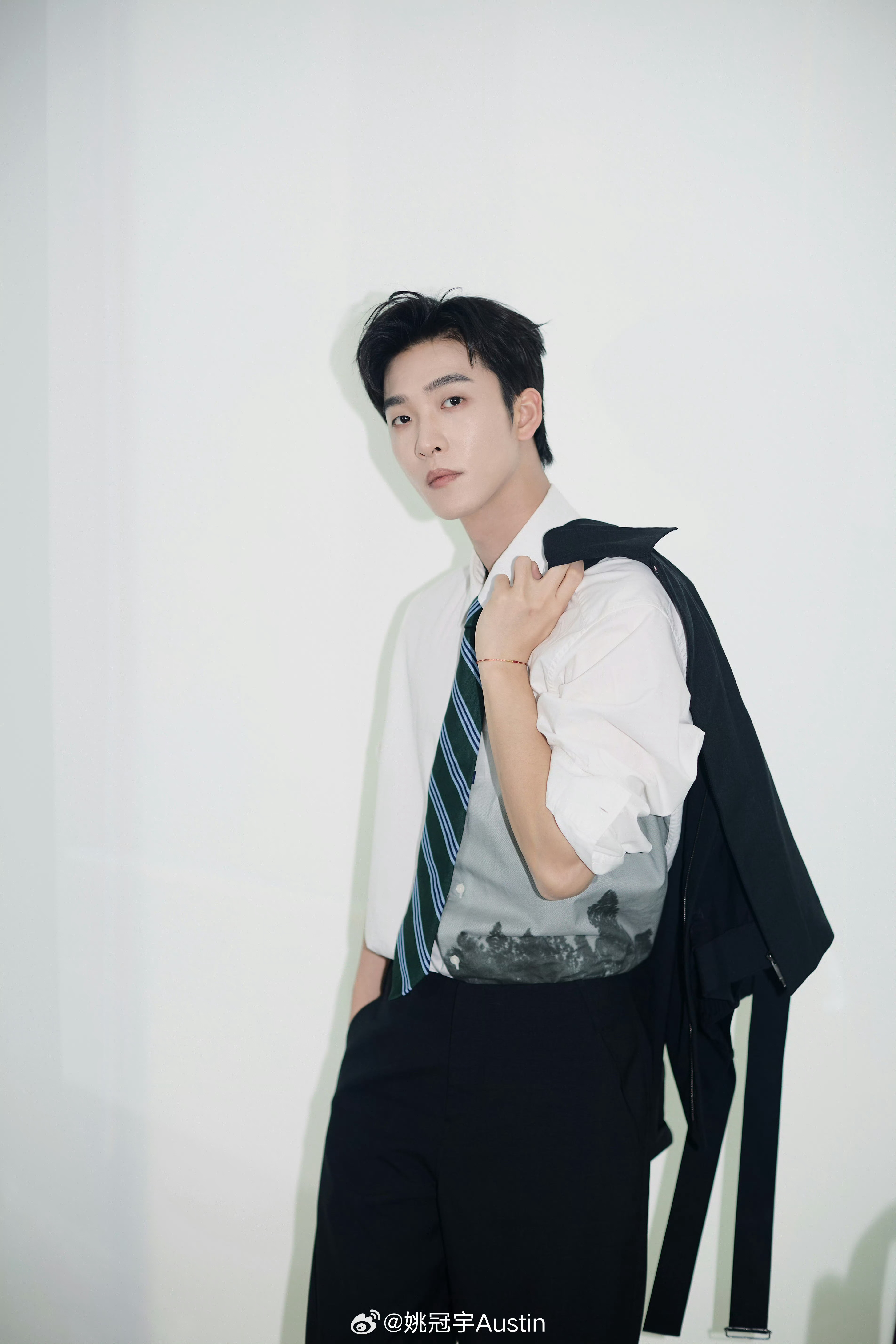 姚冠宇Austin  ygy姚冠宇 你向往着山海，而我向往着你。𝖸𝗈𝗎 ?