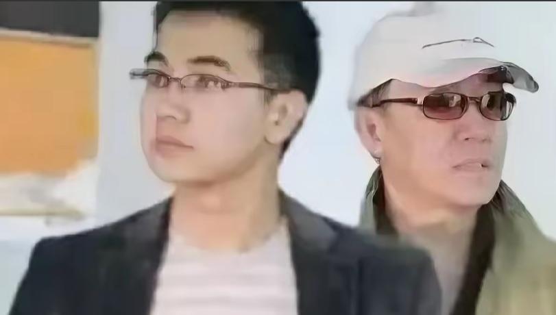 李小珂，40岁，不结婚，不恋爱，不跟同事提他爸是谁。但他爸是那个全国人民都认识、