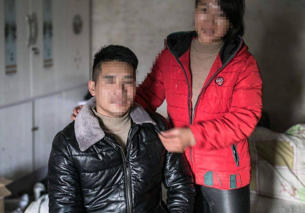 辽宁营口，一个男人把情人领回了家，让她照顾自己残疾的妻子，一住就是6年，男人出车