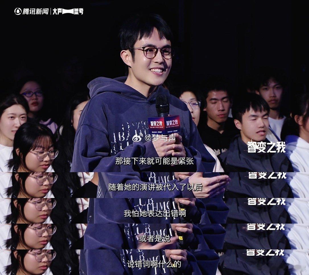 演员王星跨年现场告白女友嘉嘉嘉嘉哭了智变之我台上灯光很亮，嘉嘉的眼泪很真，王星的