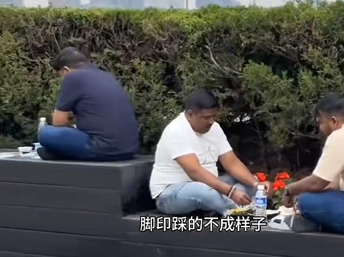 阿三无论走到哪里，都令人反感，所谓的高种姓群体素质着实太差。
近些年，在国内大城