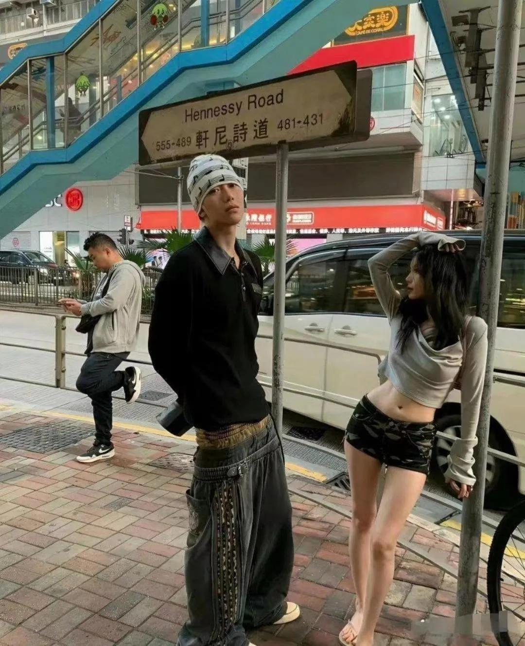 一个敢设计，一个敢穿，不得不说太牛了！