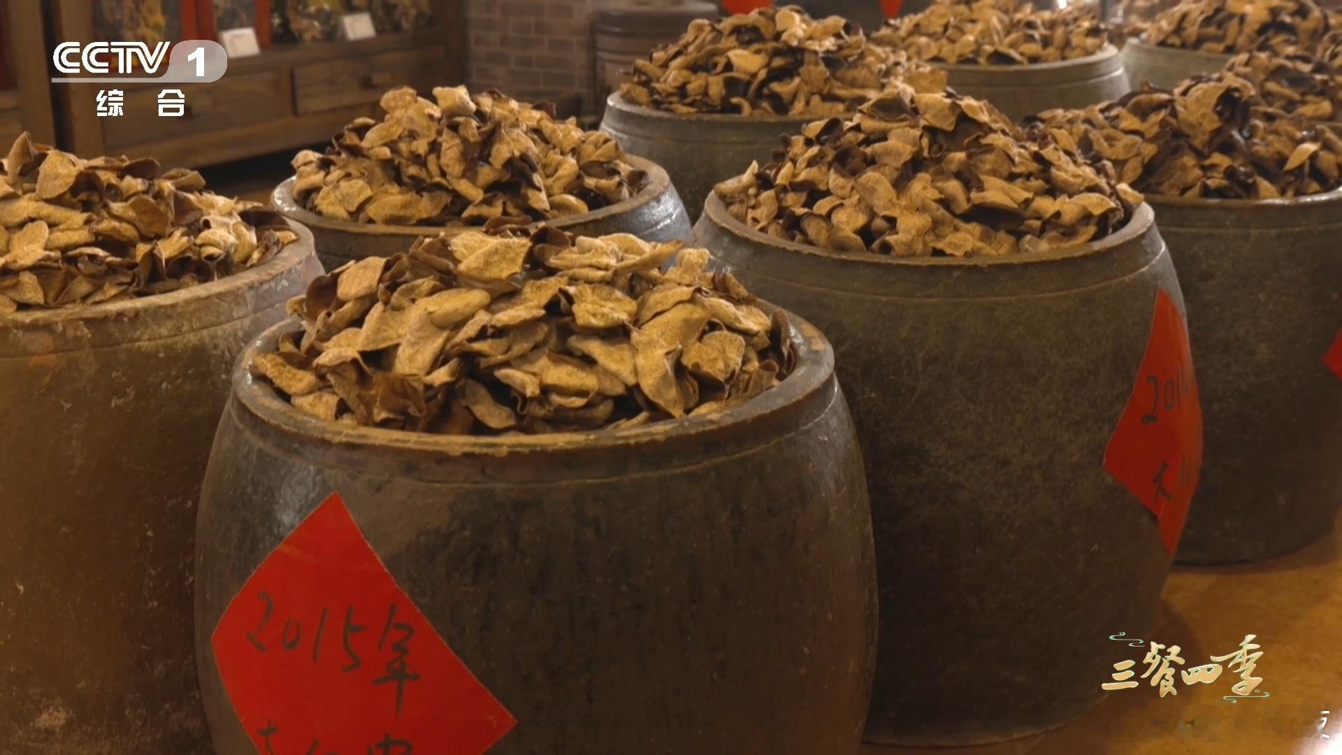 正宗广东新会陈皮的年份如何鉴别10年陈皮：炖肉时投一片，是粤菜师傅的暗号15年陈