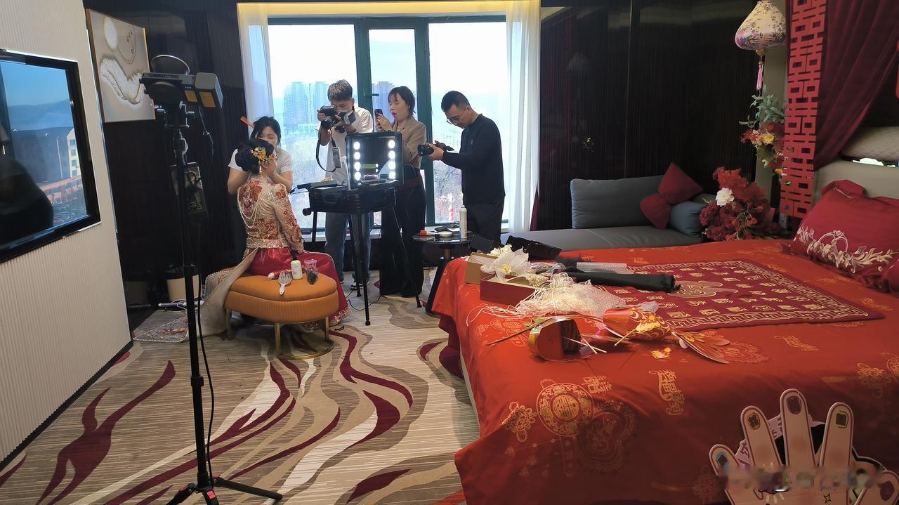 桦甸婚礼见闻录(六）

桦甸迎亲：满是烟火的喜事

老辈人总说，迎亲赶早福气才来