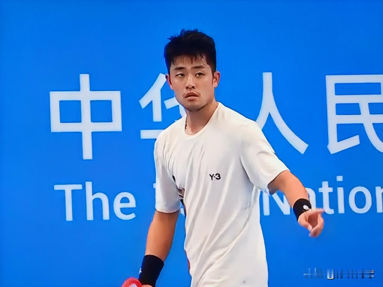 风云突变，急转直下
吴易昺60，16商骏程
各打了一盘好球
势均力敌，不相伯仲