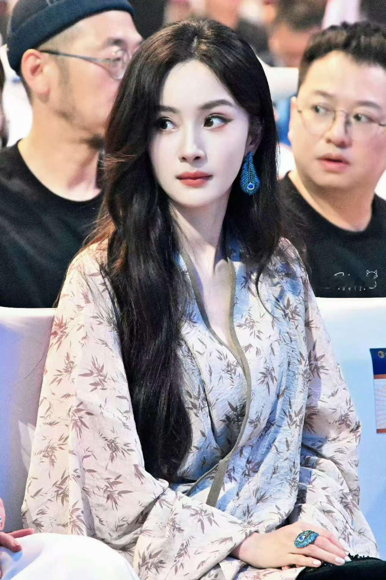 2025明星带货王2025十大单品榜上淘宝🍑搜“十大风格榜”最新发布。恭喜幂姐